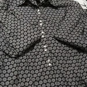 4 for $20 Gap navy and white blouse